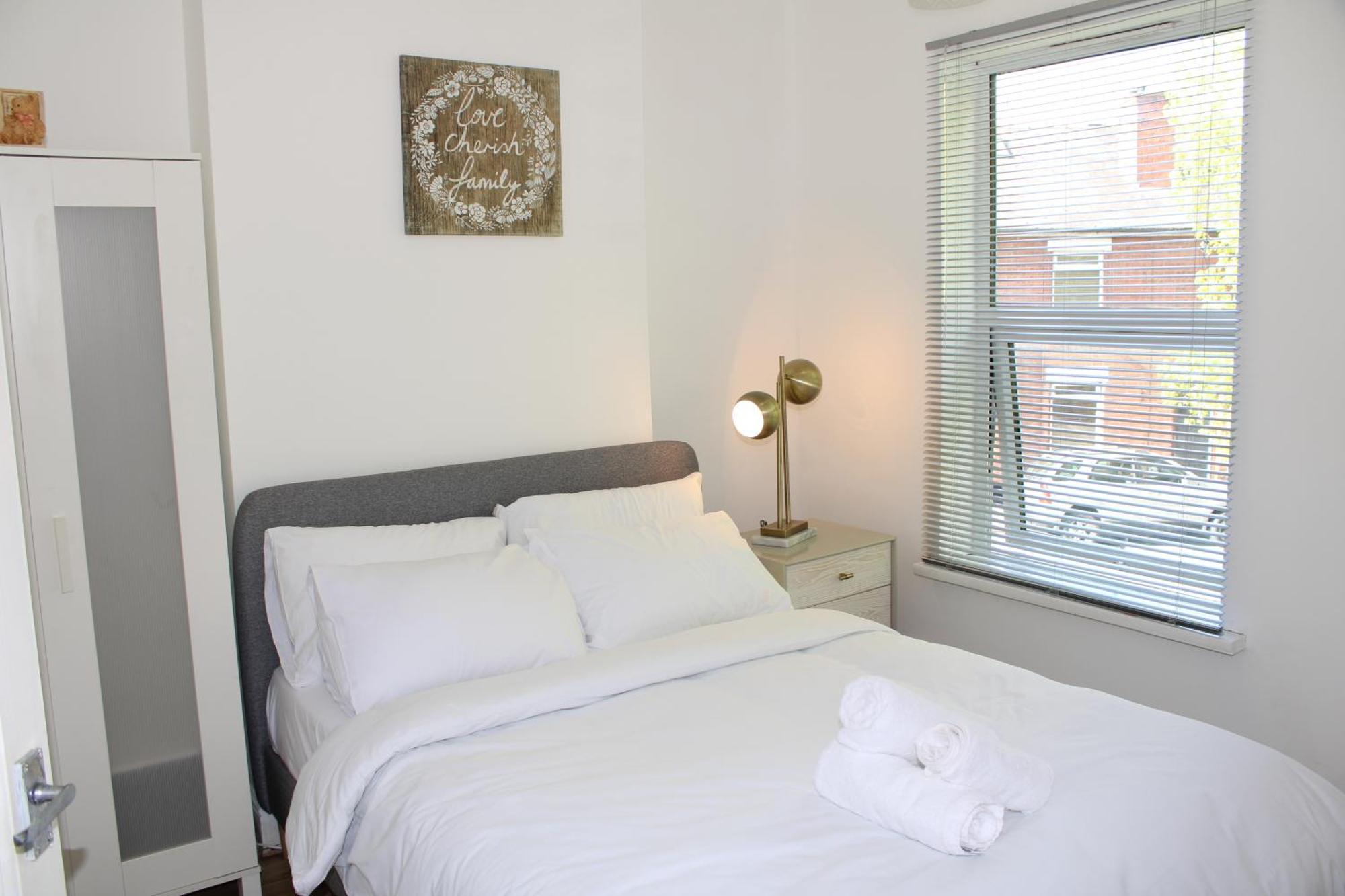 F2S Serviced Apartments 2Bedroom Terrace House With Free Wifi Netflix Suitable For Contractors Walking Distance To Train Station Derby Exterior photo