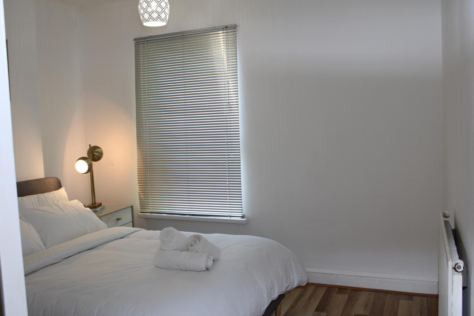 F2S Serviced Apartments 2Bedroom Terrace House With Free Wifi Netflix Suitable For Contractors Walking Distance To Train Station Derby Exterior photo
