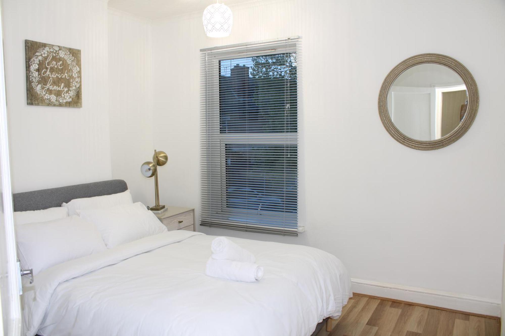 F2S Serviced Apartments 2Bedroom Terrace House With Free Wifi Netflix Suitable For Contractors Walking Distance To Train Station Derby Exterior photo