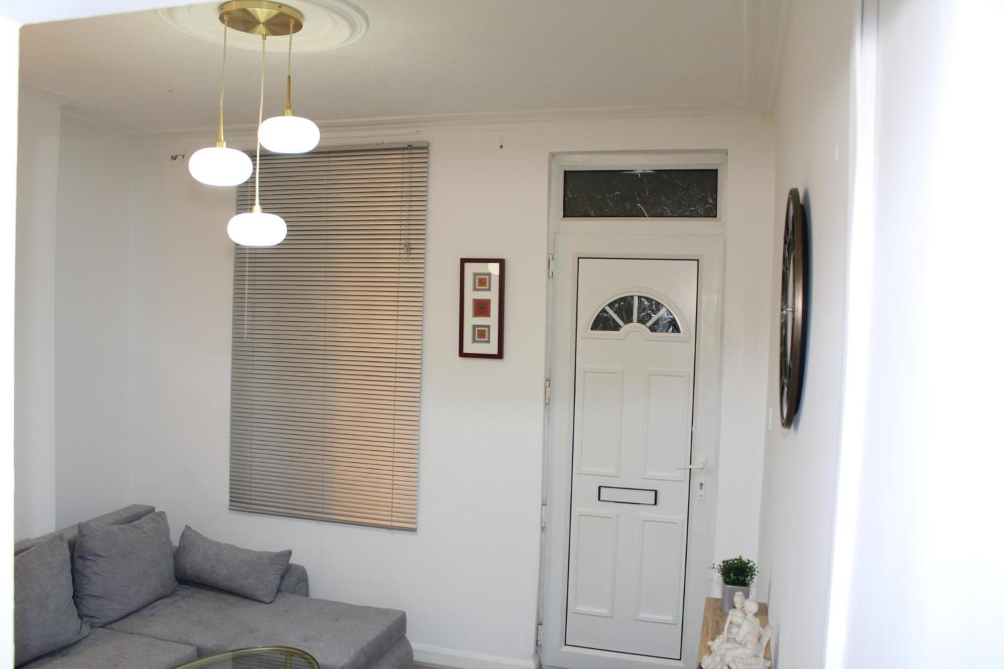 F2S Serviced Apartments 2Bedroom Terrace House With Free Wifi Netflix Suitable For Contractors Walking Distance To Train Station Derby Exterior photo