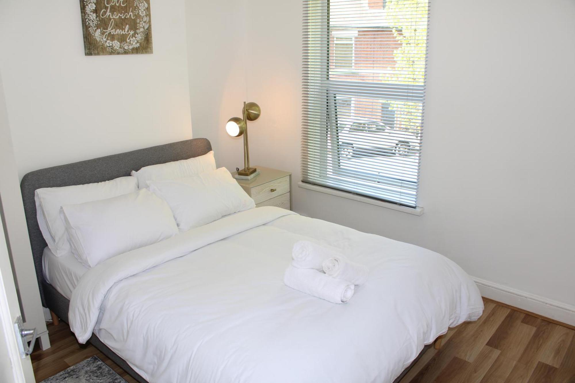 F2S Serviced Apartments 2Bedroom Terrace House With Free Wifi Netflix Suitable For Contractors Walking Distance To Train Station Derby Exterior photo