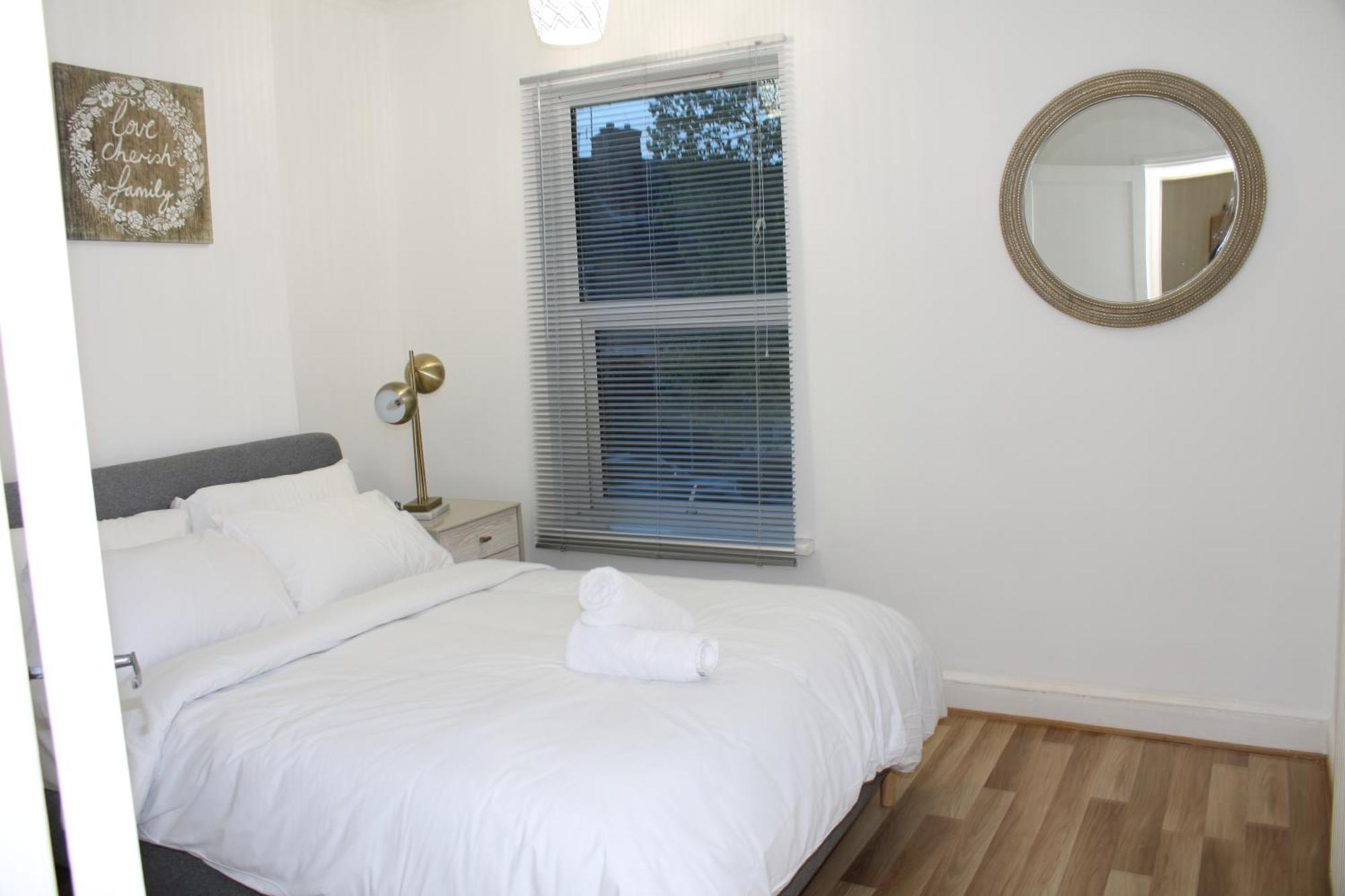 F2S Serviced Apartments 2Bedroom Terrace House With Free Wifi Netflix Suitable For Contractors Walking Distance To Train Station Derby Exterior photo
