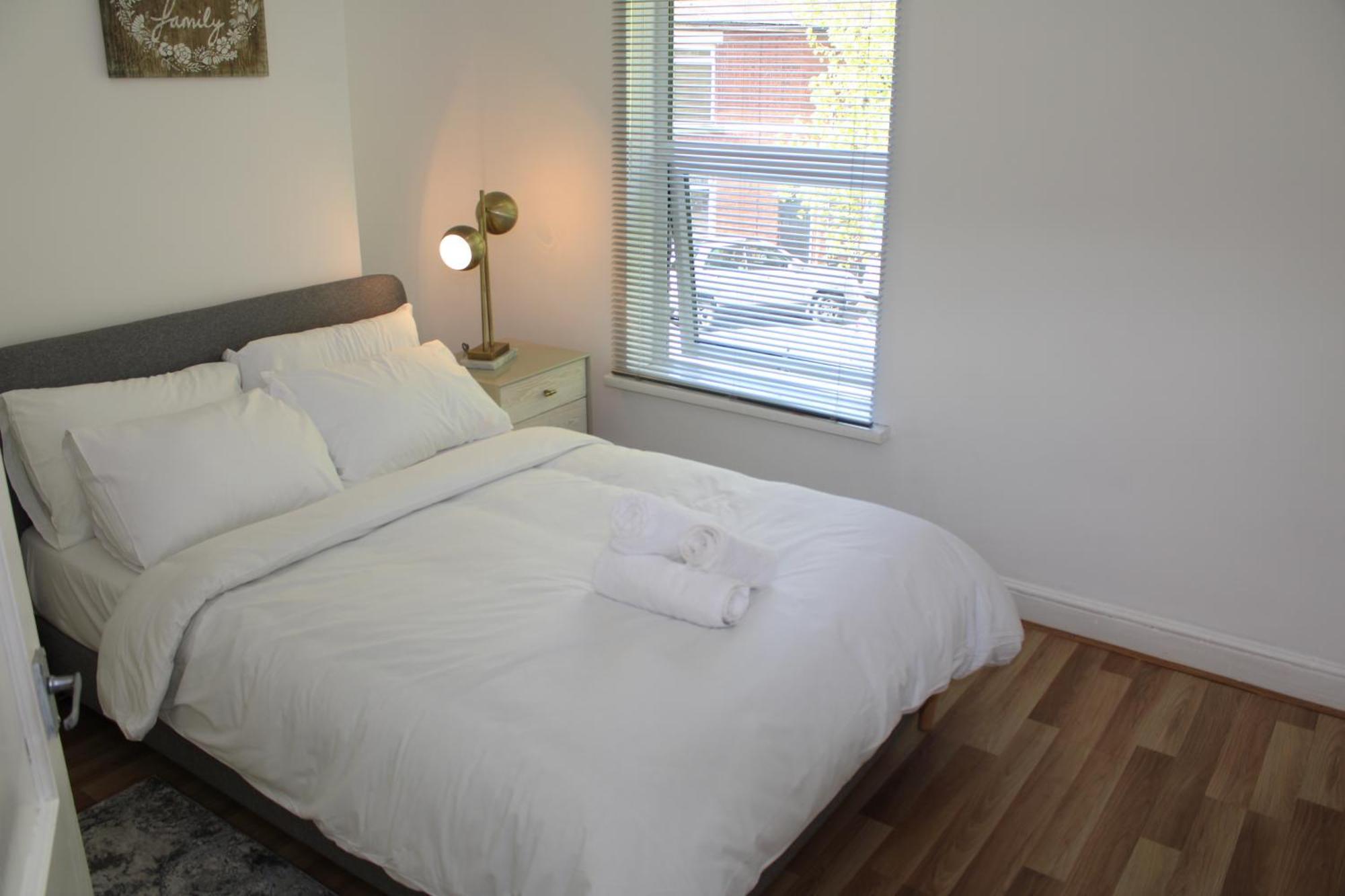 F2S Serviced Apartments 2Bedroom Terrace House With Free Wifi Netflix Suitable For Contractors Walking Distance To Train Station Derby Exterior photo