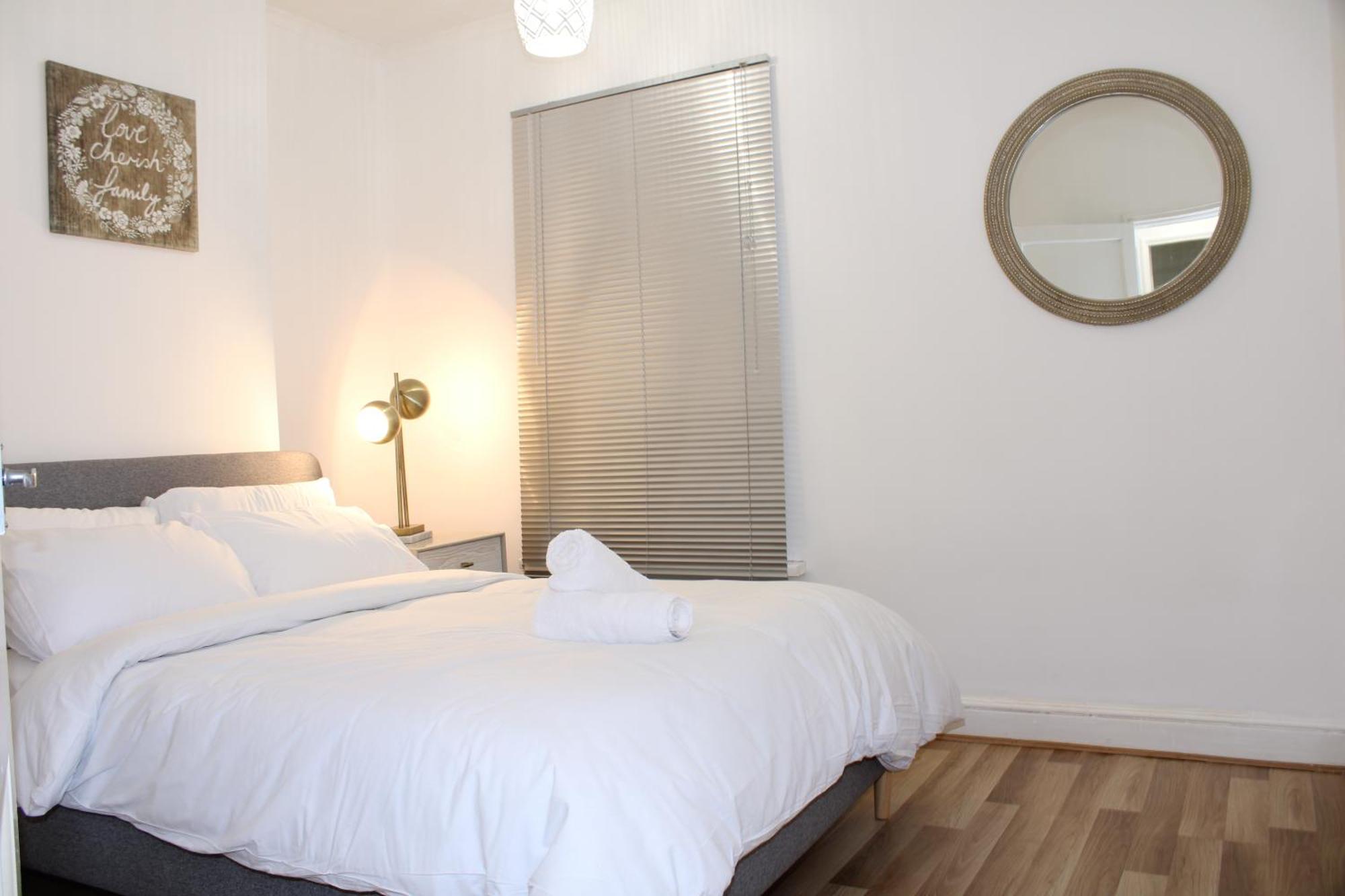 F2S Serviced Apartments 2Bedroom Terrace House With Free Wifi Netflix Suitable For Contractors Walking Distance To Train Station Derby Exterior photo