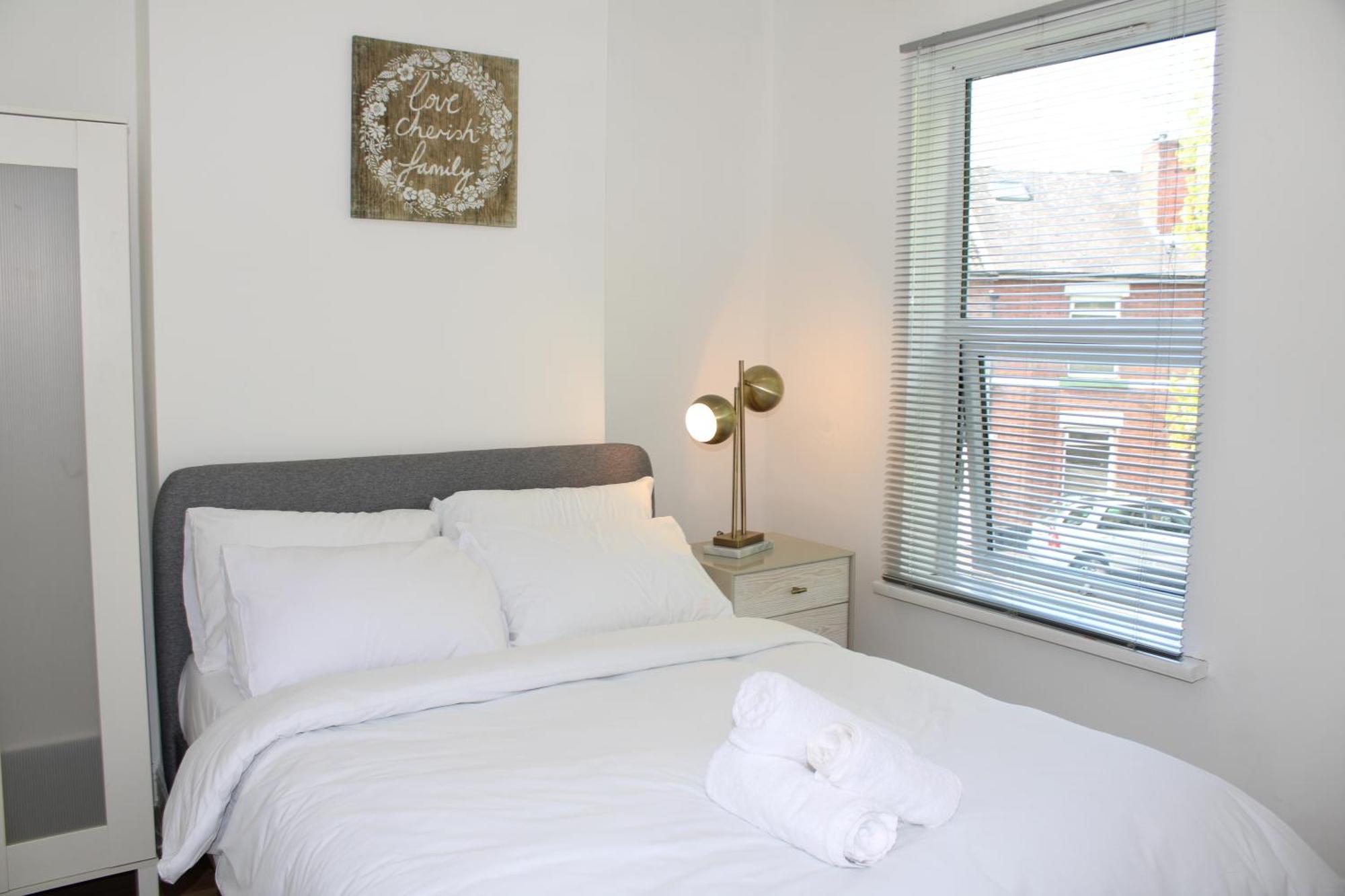 F2S Serviced Apartments 2Bedroom Terrace House With Free Wifi Netflix Suitable For Contractors Walking Distance To Train Station Derby Exterior photo