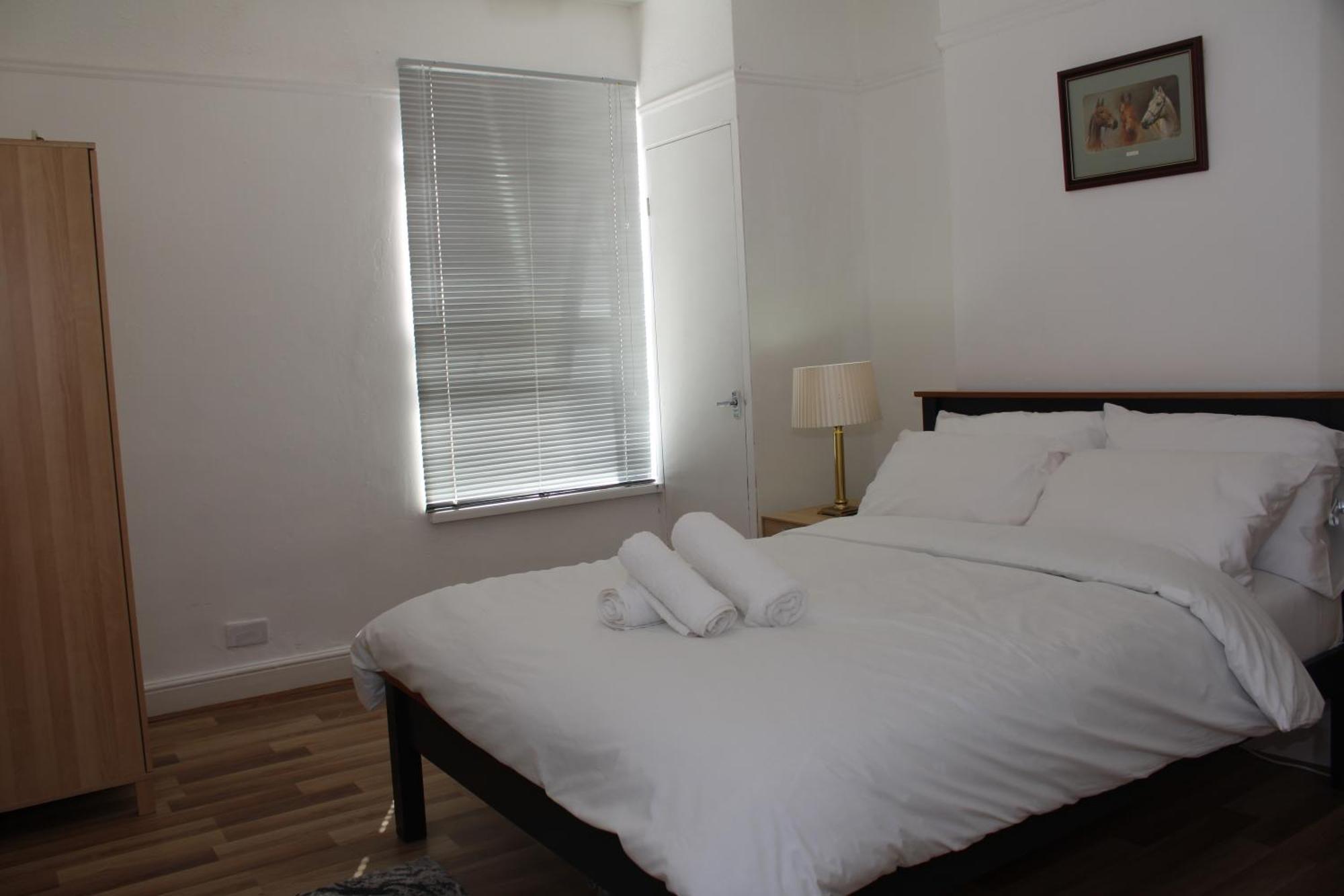 F2S Serviced Apartments 2Bedroom Terrace House With Free Wifi Netflix Suitable For Contractors Walking Distance To Train Station Derby Exterior photo