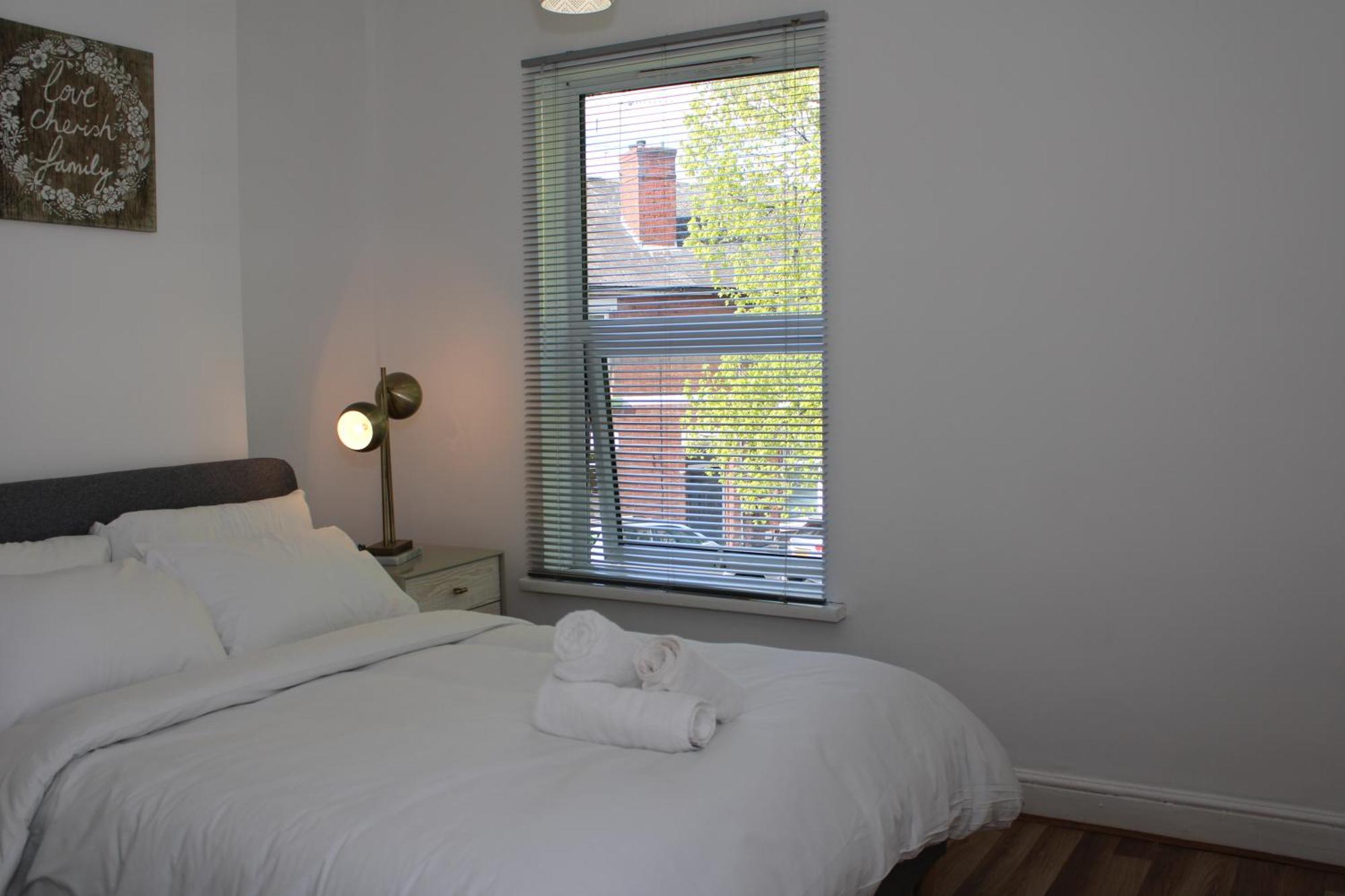 F2S Serviced Apartments 2Bedroom Terrace House With Free Wifi Netflix Suitable For Contractors Walking Distance To Train Station Derby Exterior photo