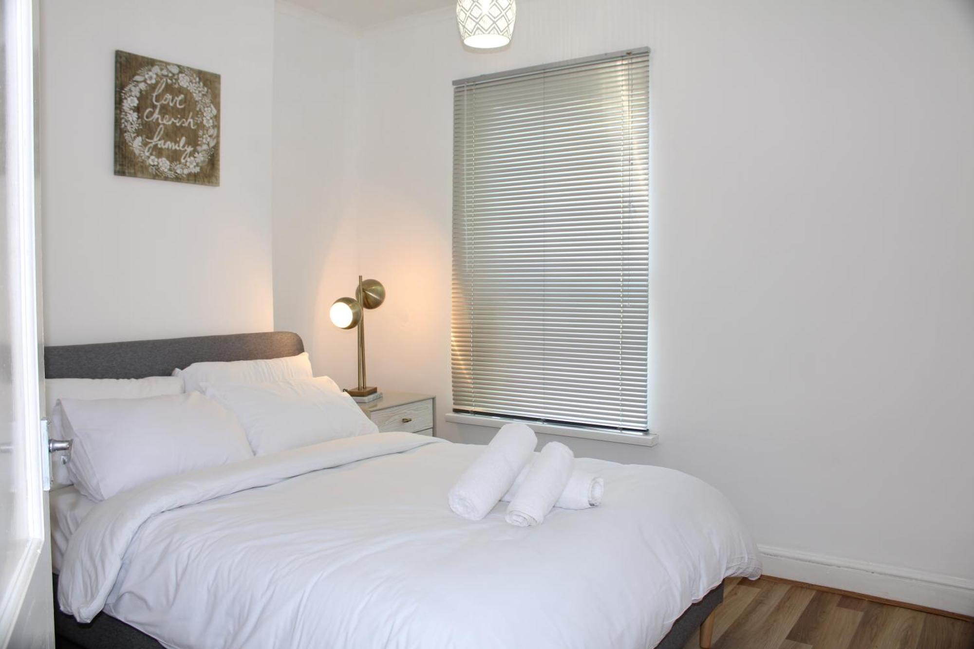 F2S Serviced Apartments 2Bedroom Terrace House With Free Wifi Netflix Suitable For Contractors Walking Distance To Train Station Derby Exterior photo