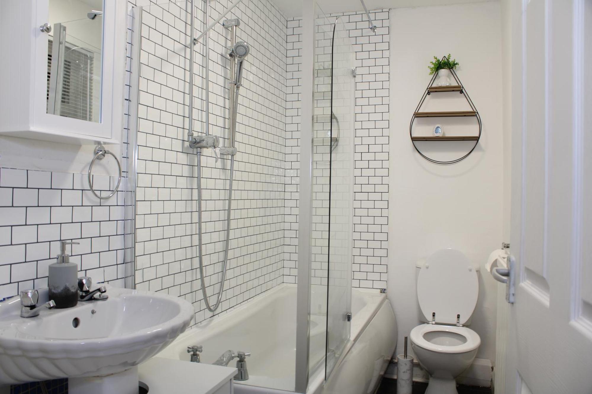 F2S Serviced Apartments 2Bedroom Terrace House With Free Wifi Netflix Suitable For Contractors Walking Distance To Train Station Derby Exterior photo