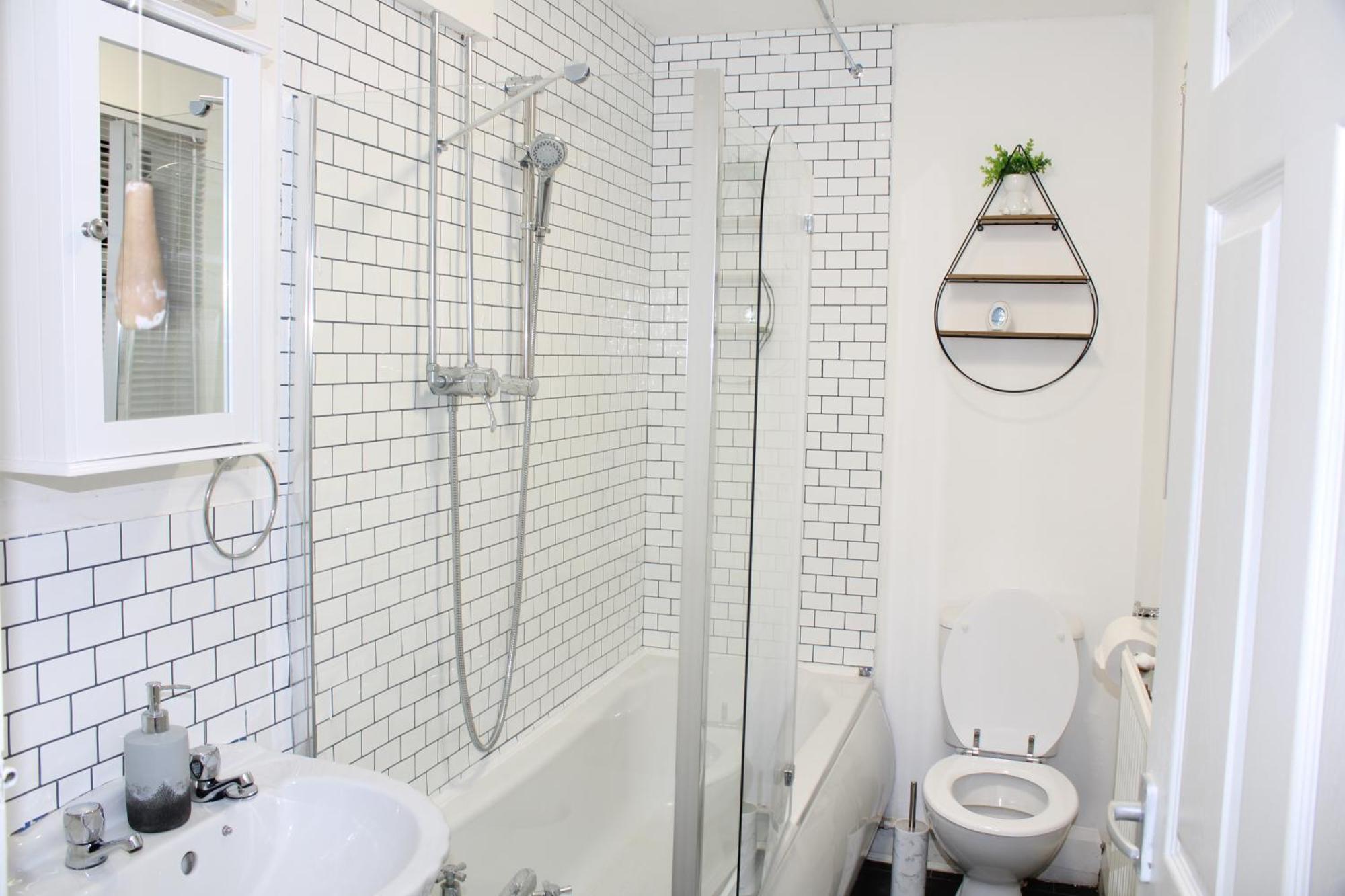F2S Serviced Apartments 2Bedroom Terrace House With Free Wifi Netflix Suitable For Contractors Walking Distance To Train Station Derby Exterior photo