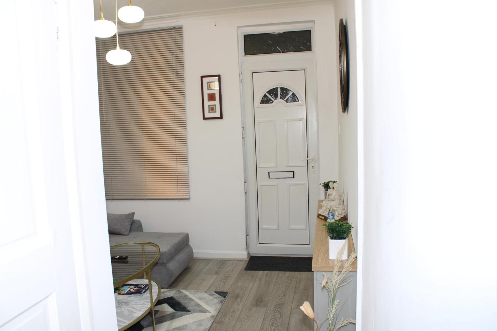 F2S Serviced Apartments 2Bedroom Terrace House With Free Wifi Netflix Suitable For Contractors Walking Distance To Train Station Derby Exterior photo