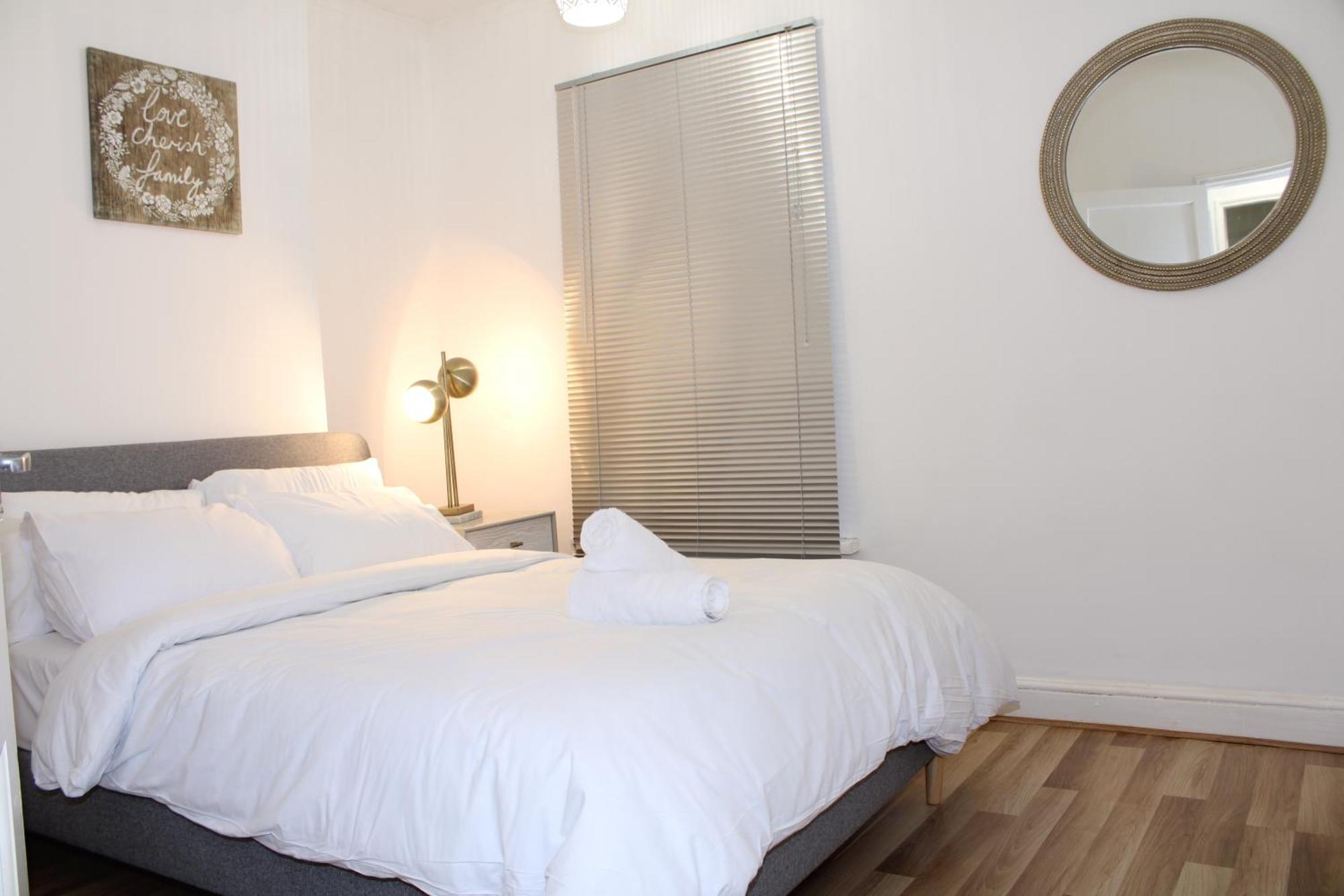 F2S Serviced Apartments 2Bedroom Terrace House With Free Wifi Netflix Suitable For Contractors Walking Distance To Train Station Derby Exterior photo