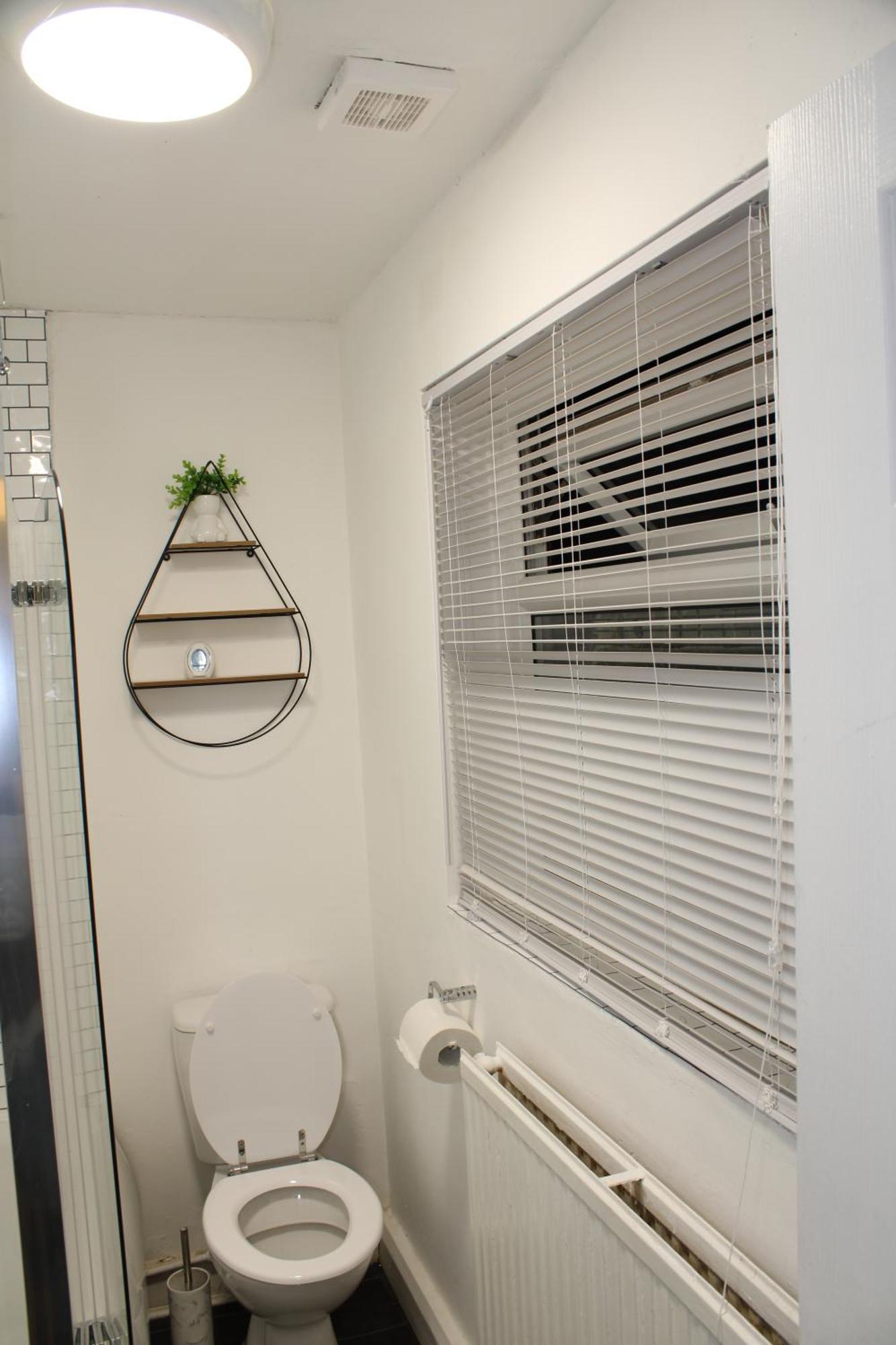 F2S Serviced Apartments 2Bedroom Terrace House With Free Wifi Netflix Suitable For Contractors Walking Distance To Train Station Derby Exterior photo