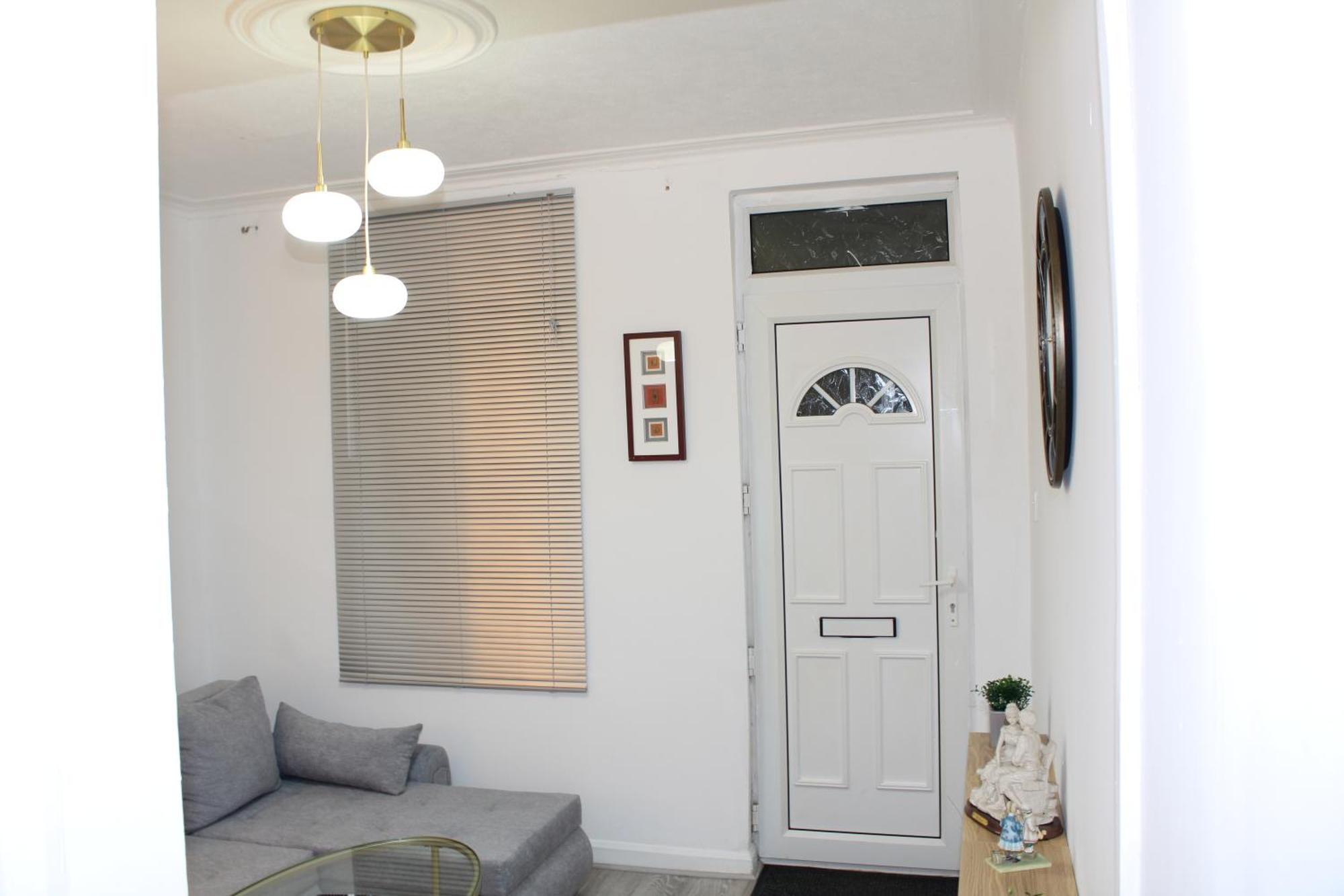 F2S Serviced Apartments 2Bedroom Terrace House With Free Wifi Netflix Suitable For Contractors Walking Distance To Train Station Derby Exterior photo