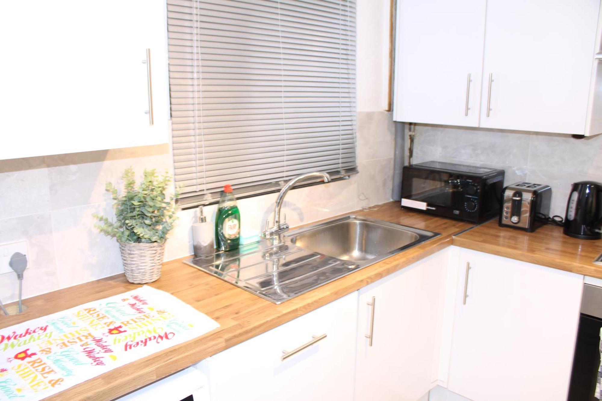 F2S Serviced Apartments 2Bedroom Terrace House With Free Wifi Netflix Suitable For Contractors Walking Distance To Train Station Derby Exterior photo