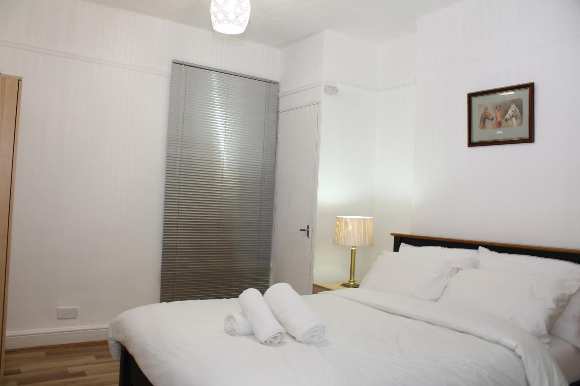 F2S Serviced Apartments 2Bedroom Terrace House With Free Wifi Netflix Suitable For Contractors Walking Distance To Train Station Derby Exterior photo